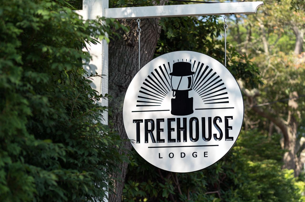 Treehouse Lodge Вудз Хоул Екстер'єр фото