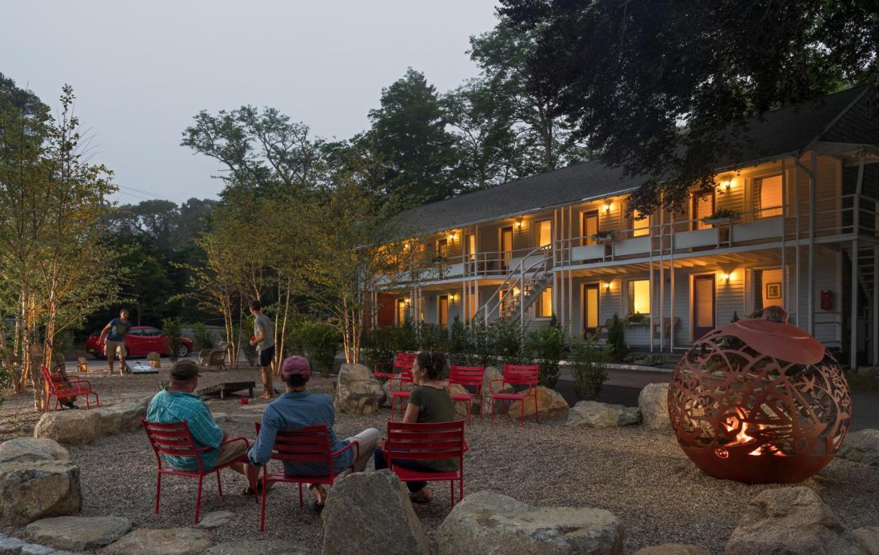 Treehouse Lodge Вудз Хоул Екстер'єр фото