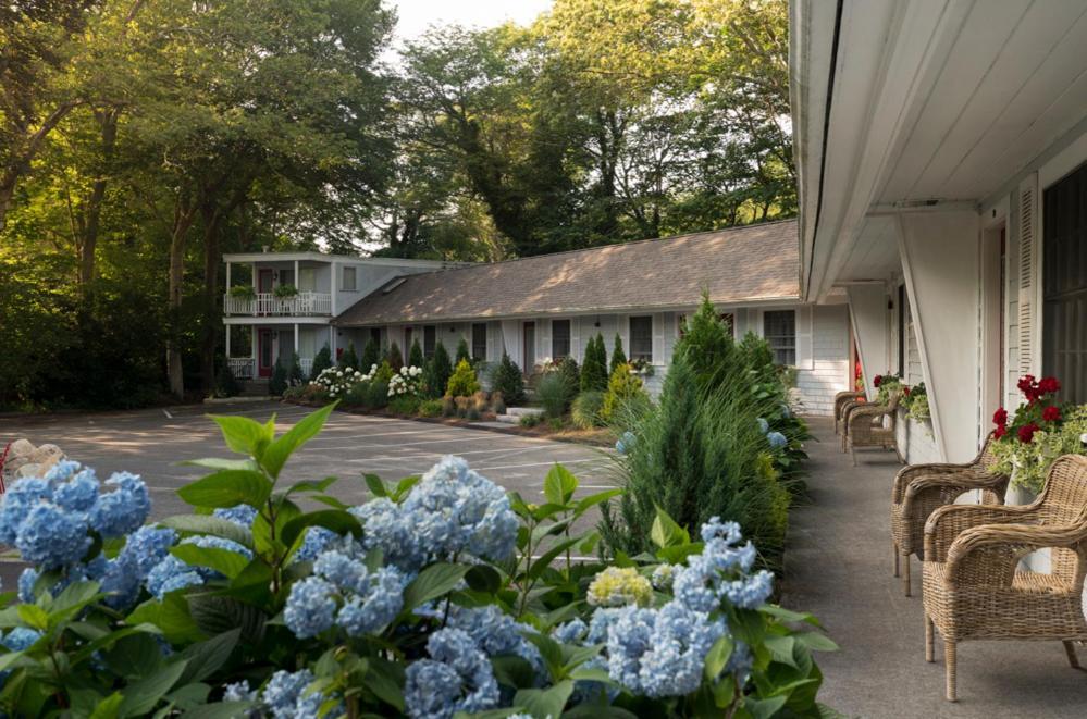 Treehouse Lodge Вудз Хоул Екстер'єр фото