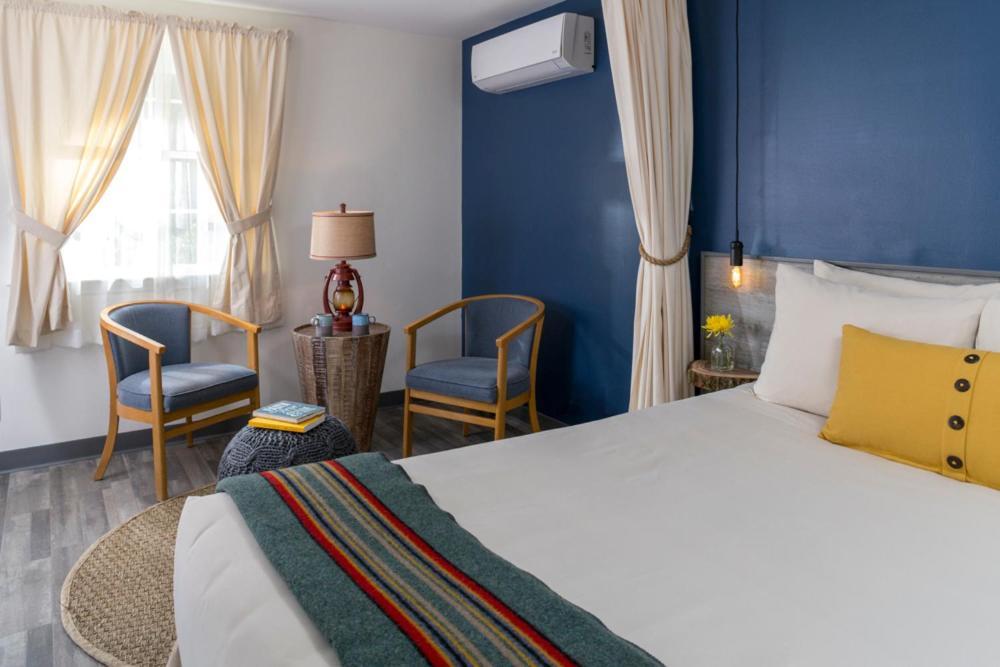 Treehouse Lodge Вудз Хоул Екстер'єр фото