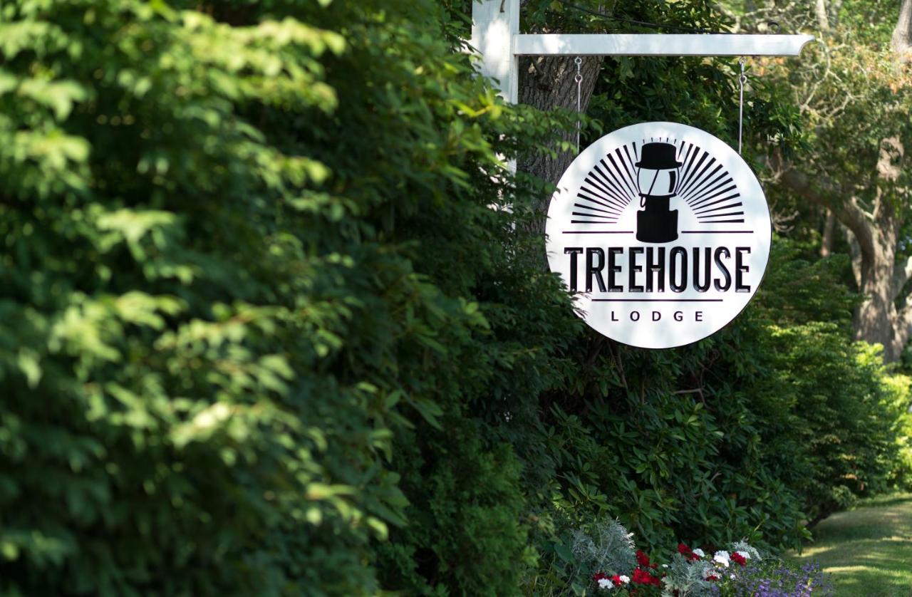 Treehouse Lodge Вудз Хоул Екстер'єр фото